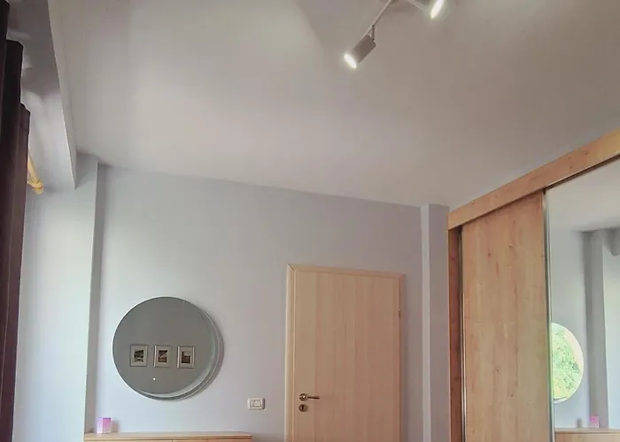 Leones * ティラナ